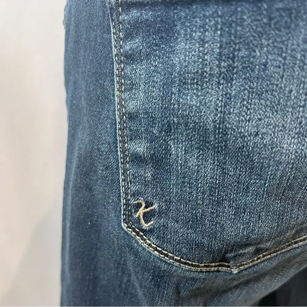 Kut from the Kloth low rise slightly distressed straight leg blue jeans size 8